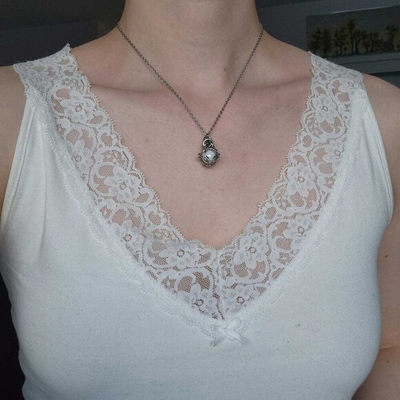Vintage romantic classic teardrop caged pearl and silver chainmaille necklace - Picture 3 of 6